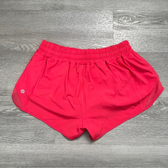 LULULEMON HOTTY HOT LOW-RISE LINED SHORTS 2.5” - Picture 2 of 3